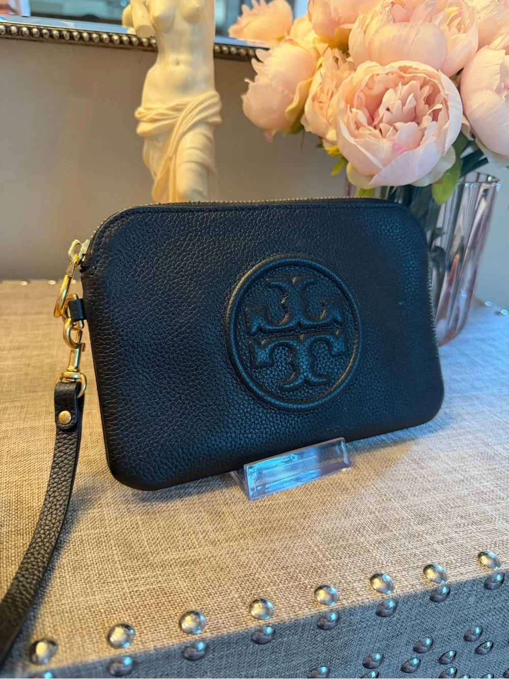 Tory Burch compact pebbled